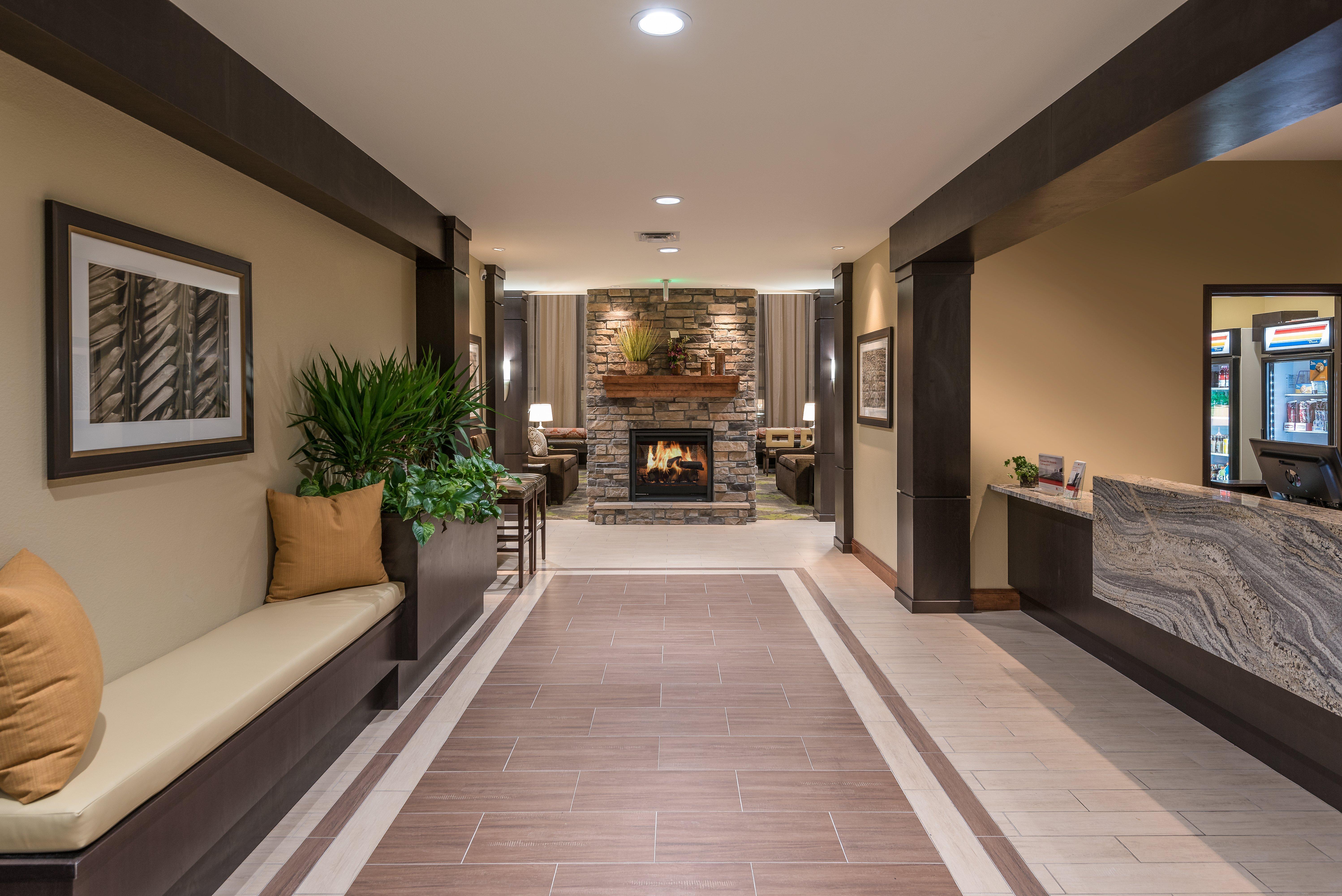 Staybridge Suites Eau Claire - Altoona By Ihg Экстерьер фото