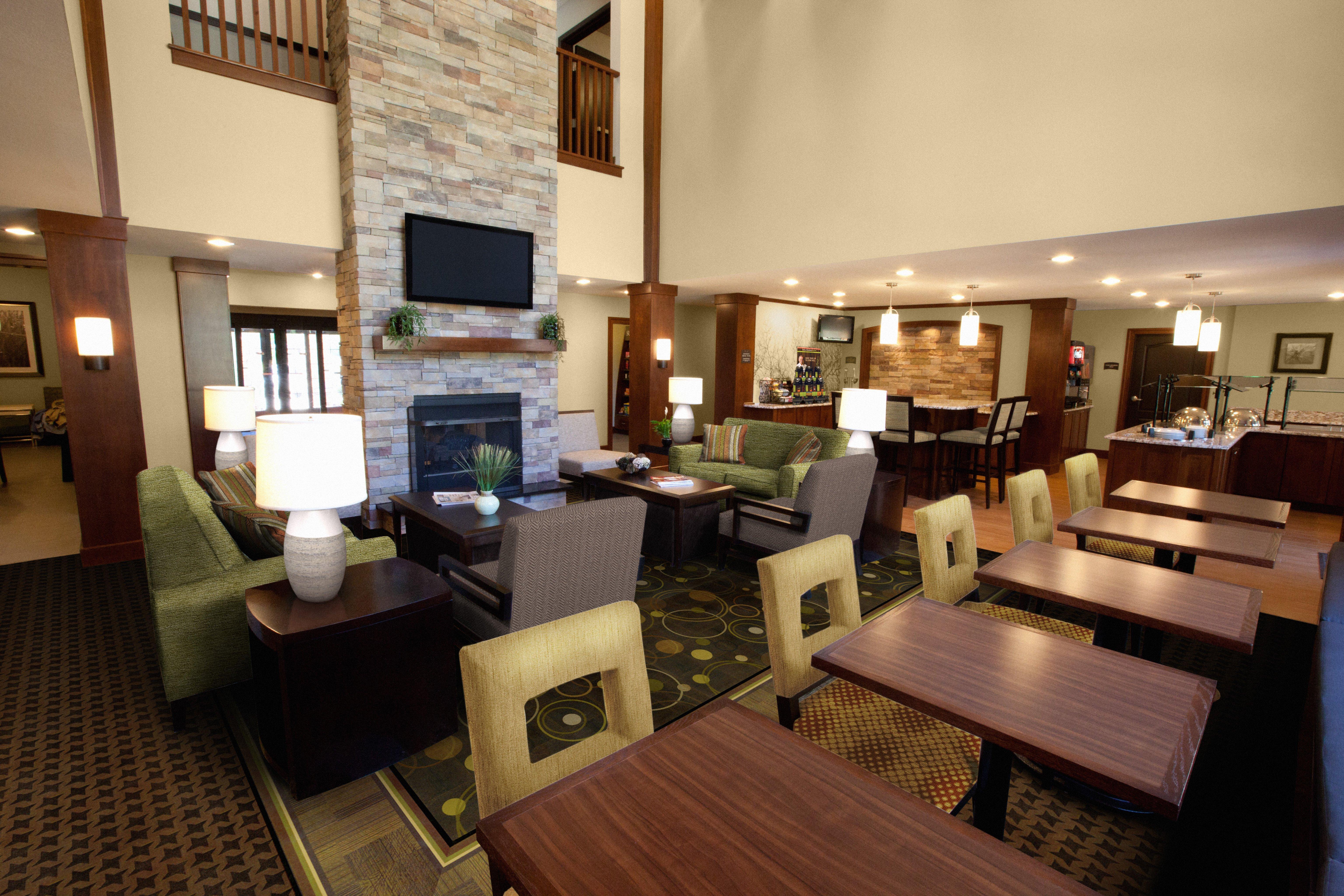 Staybridge Suites Eau Claire - Altoona By Ihg Экстерьер фото