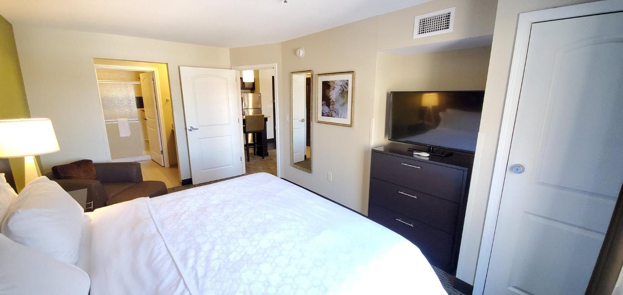 Staybridge Suites Eau Claire - Altoona By Ihg Экстерьер фото
